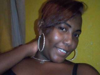 Еротски видео разговор Emellie