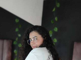 Еротски видео разговор Emiilyy-gomez