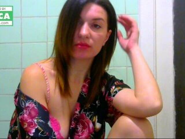 Емитувани слики од екранот emillly