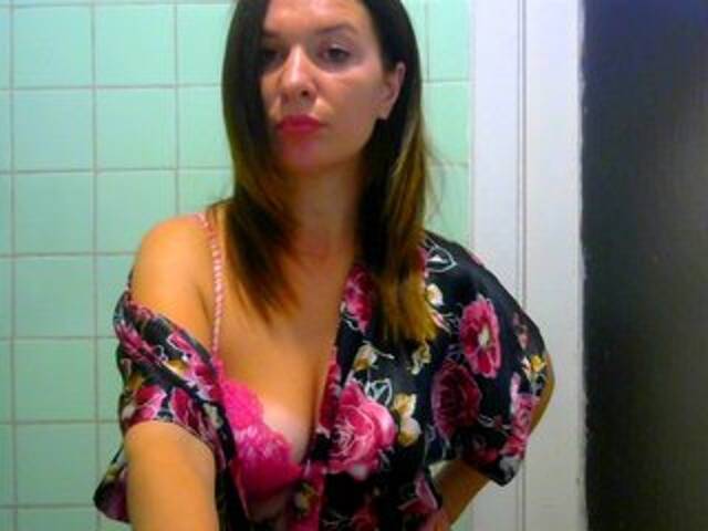 Емитувани слики од екранот emillly