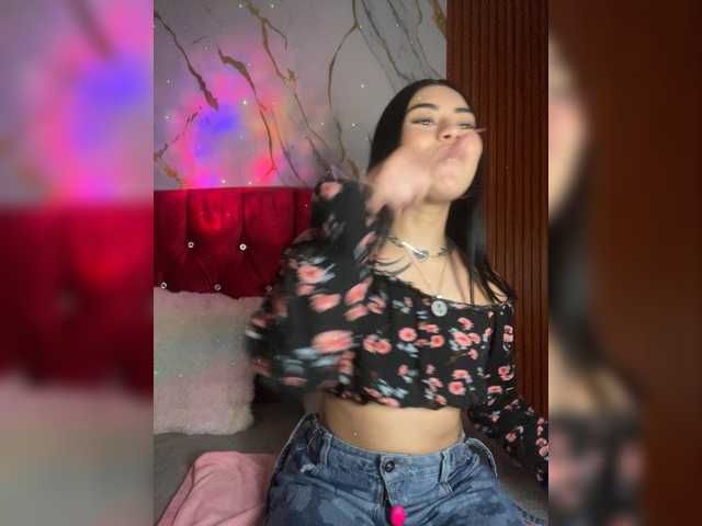 Емитувани слики од екранот Emily22x