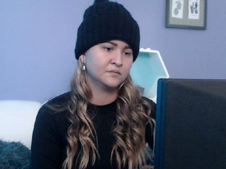 Емитувани слики од екранот emilyjonesx