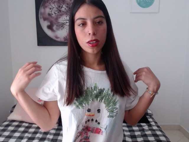 Емитувани слики од екранот emilyjonnes12