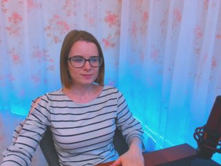 Емитувани слики од екранот EmilyKissy