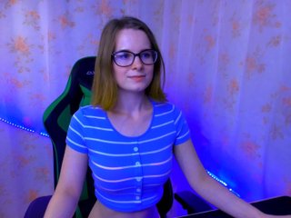 Емитувани слики од екранот EmilyKissy