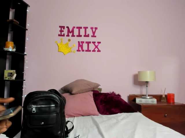 Емитувани слики од екранот EmilyNix