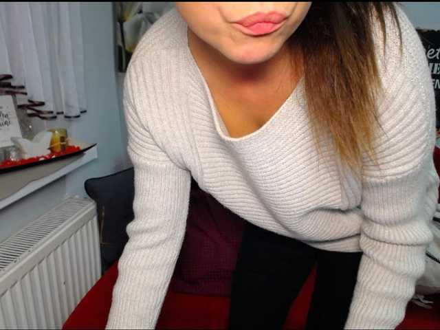 Емитувани слики од екранот EmilyQueen