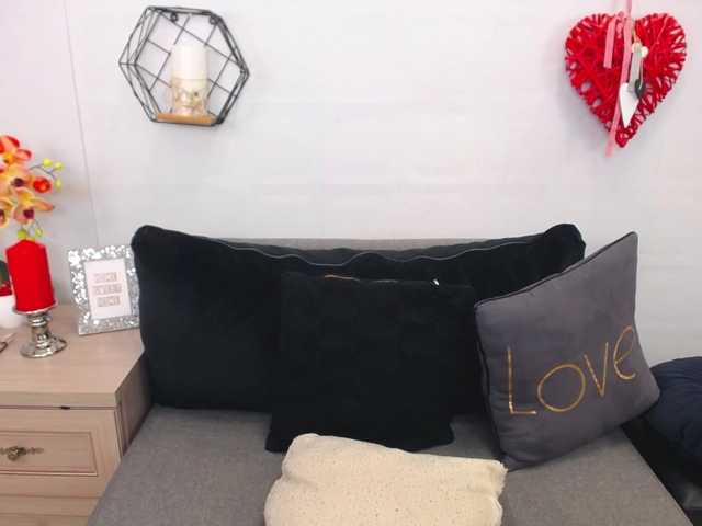 Емитувани слики од екранот EmilyQueen