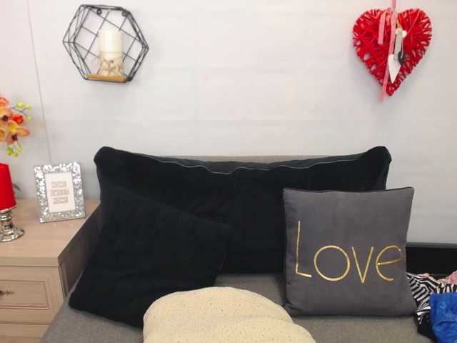 Емитувани слики од екранот EmilyQueen