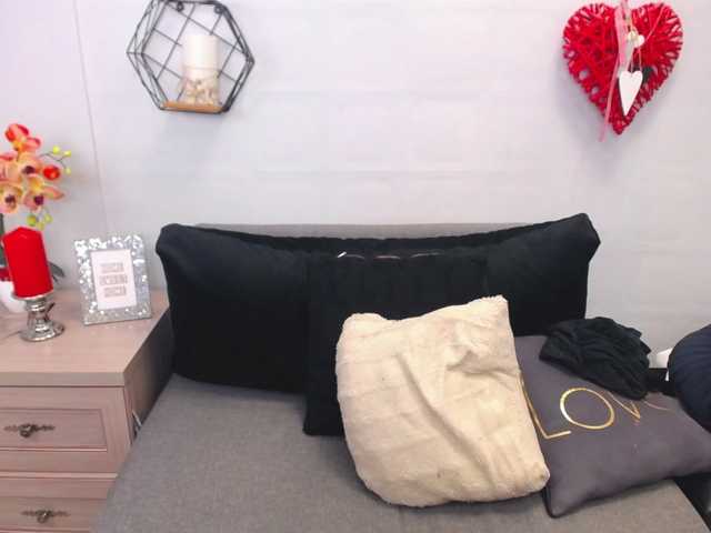 Емитувани слики од екранот EmilyQueen