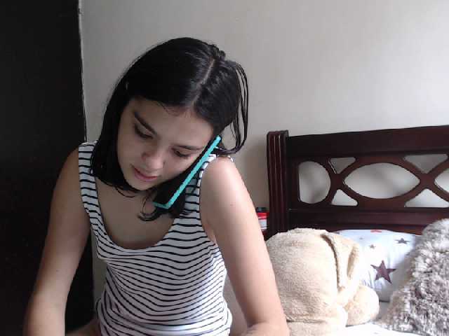 Емитувани слики од екранот EmmaBrand