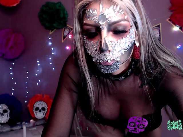 Емитувани слики од екранот EmmaCarterX