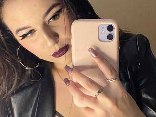 Еротски видео разговор EmmaNeuman