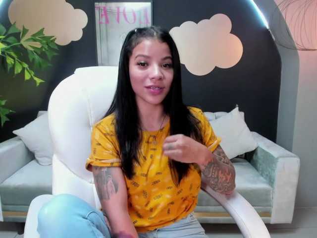 Емитувани слики од екранот EmmaRussellx