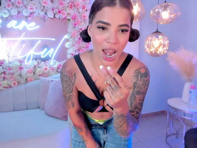 Емитувани слики од екранот EmmaRussellx