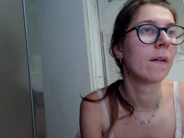 Емитувани слики од екранот Emmi-li