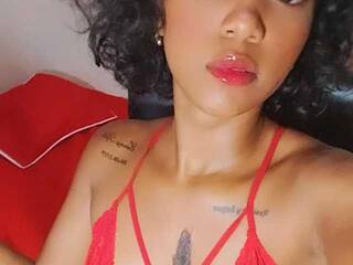 Еротски видео разговор Emy-02