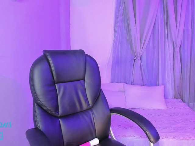 Емитувани слики од екранот Emy-stone