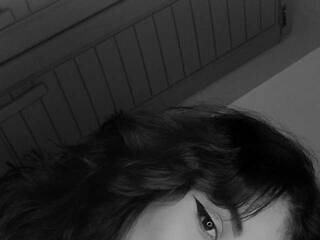 Еротски видео разговор Emyli-rousse-