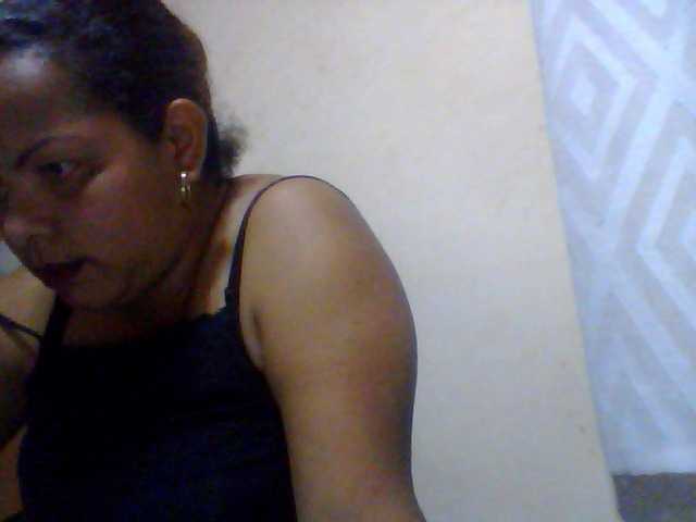 Емитувани слики од екранот Ernestinne