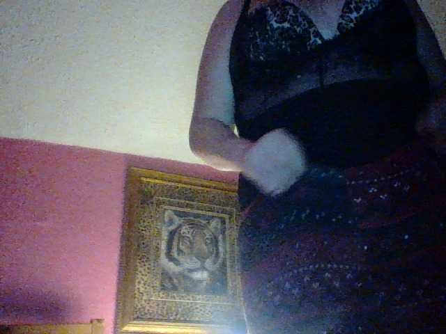 Емитувани слики од екранот Essence83