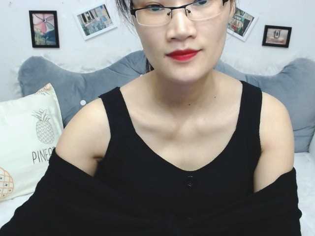 Емитувани слики од екранот EstelleJML