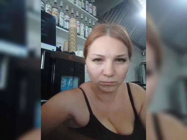Емитувани слики од екранот EstelleMillie