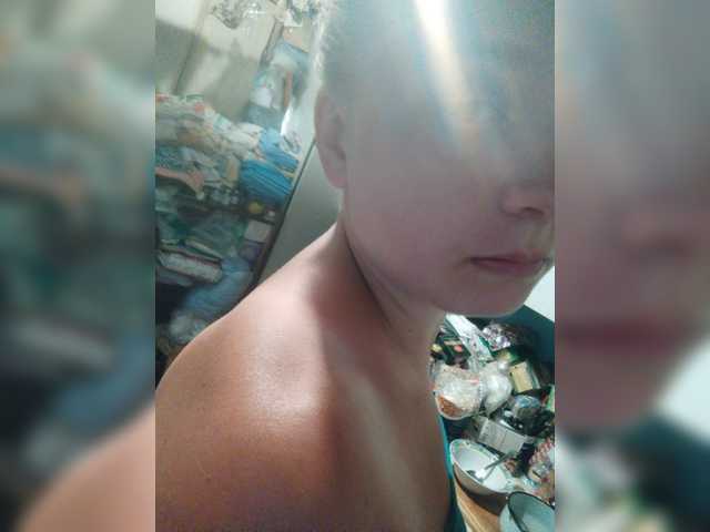 Емитувани слики од екранот Frummi