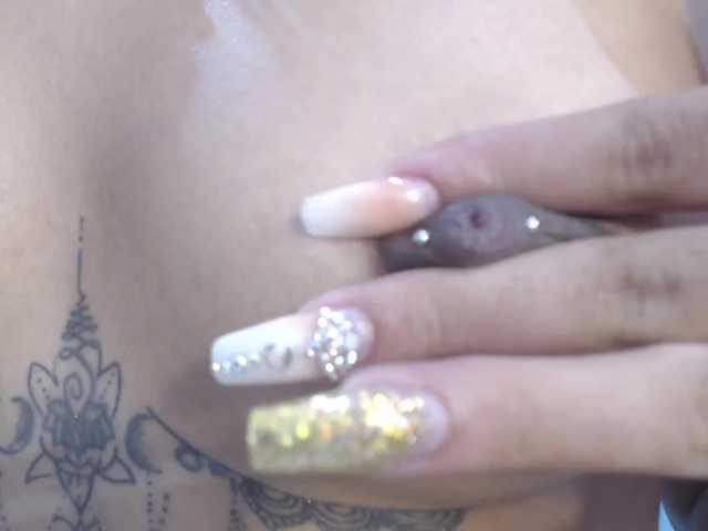 Емитувани слики од екранот evalovely