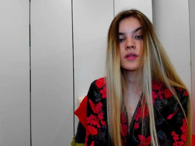 Фотографии evalovia69 Hello Guys welcome to my room, #cum see how a good show look like with a #fit #horny # latina girl