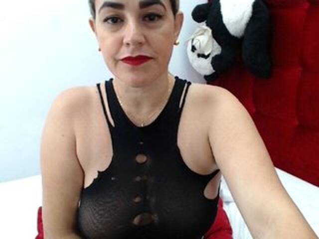 Емитувани слики од екранот EvaMartinelli