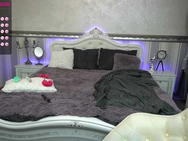 Емитувани слики од екранот EvaMoore