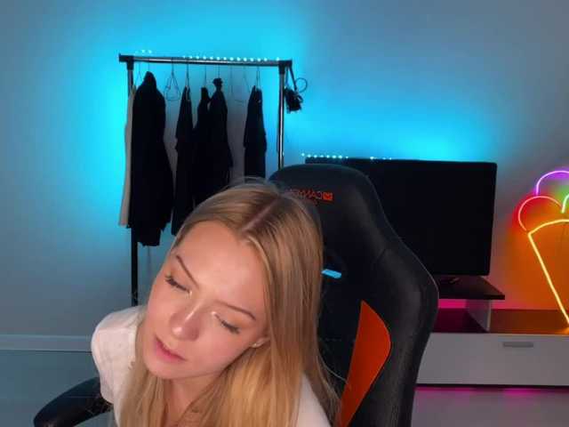 Емитувани слики од екранот ElizabethEvan