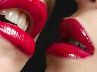 Еротски видео разговор Evayemilot