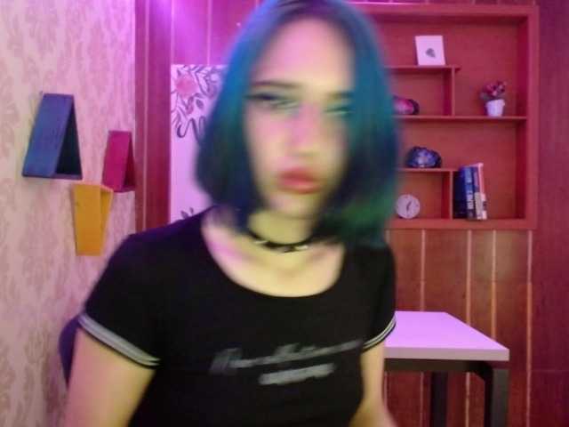 Емитувани слики од екранот evelhyn