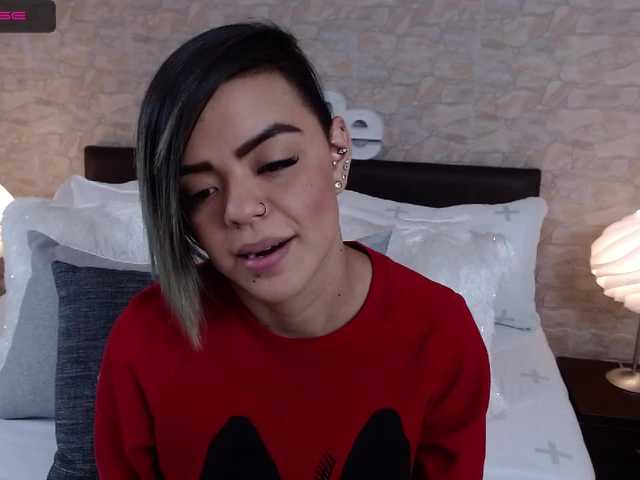 Емитувани слики од екранот EvelynOwens