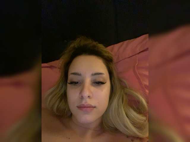 Емитувани слики од екранот EvieRose