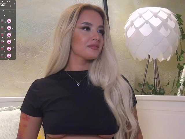 Емитувани слики од екранот EvieRose