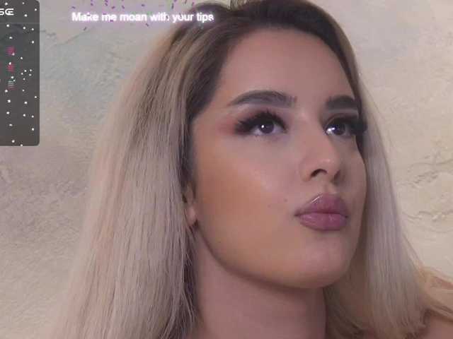 Емитувани слики од екранот EvieRose