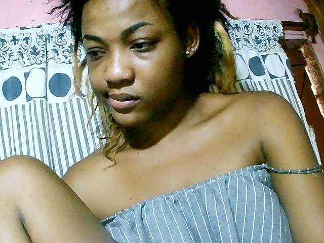 Емитувани слики од екранот Evinabella