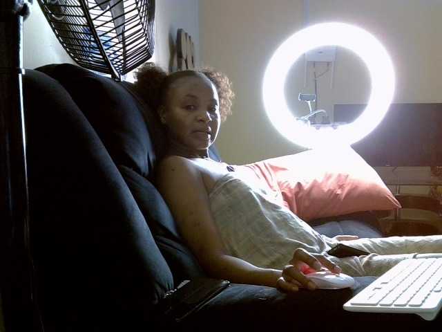 Емитувани слики од екранот Faizzah-1