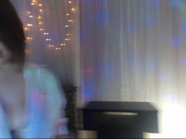 Емитувани слики од екранот FelicityBlond