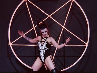 Еротски видео разговор FemdomWitch