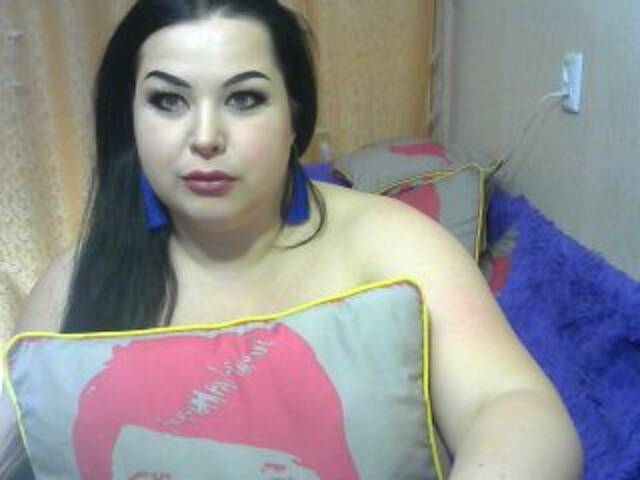 Емитувани слики од екранот MayamiHot