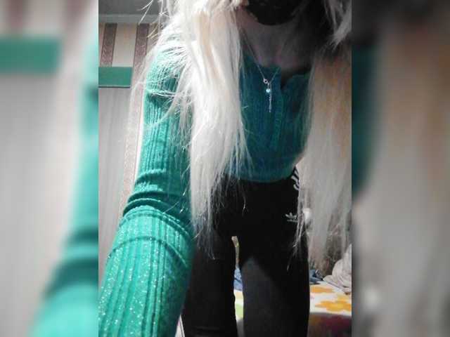 Емитувани слики од екранот Fronezart