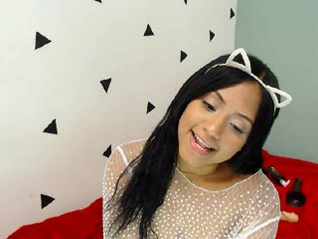 Емитувани слики од екранот GabrielaRoxy