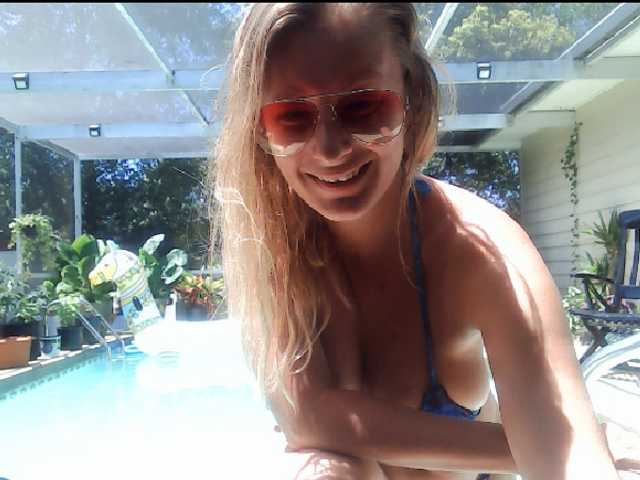 Фотографии GamerQueen HAI Lush on Lets play @Goal Topless dance and Jump in pool 1960