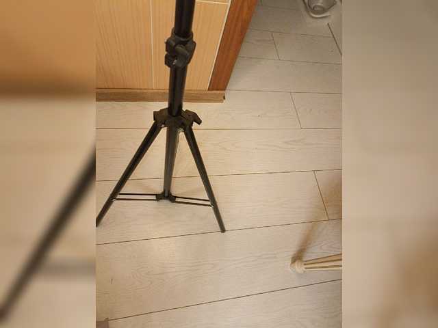 Емитувани слики од екранот GQNAMI