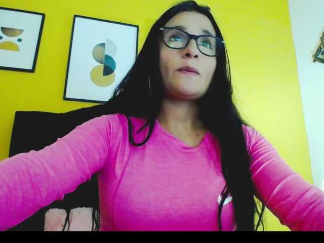 Емитувани слики од екранот GiaConnor