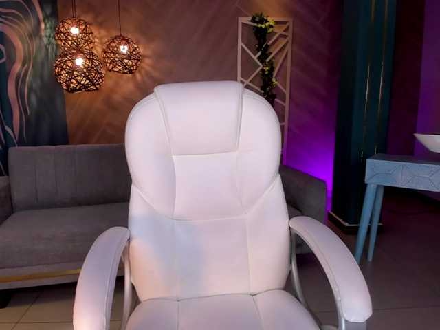 Емитувани слики од екранот GianaWatson